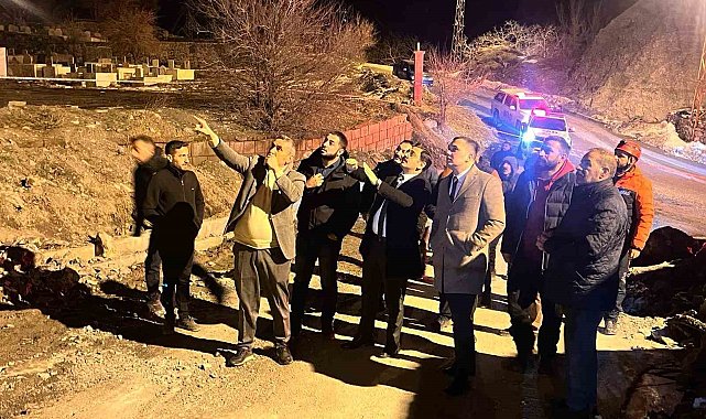 Vali yardımcıları dev kayaların düştüğü bölgede inceleme yaptı