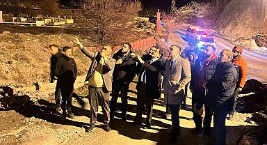 Vali yardımcıları dev kayaların düştüğü bölgede inceleme yaptı