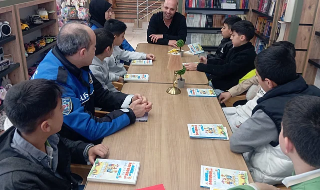 Van'da emniyetin kitap analizi programına yazar Yetkin Albert konuk oldu