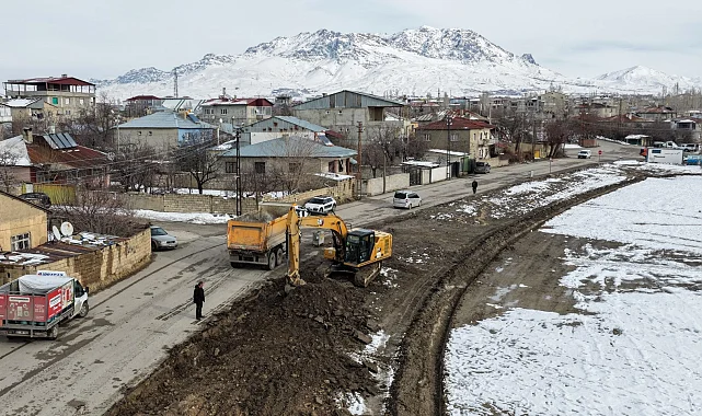Van'da yollar genişliyor