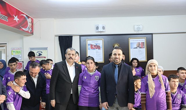 Vezirköprü'de özel öğrencilere Samsunspor forması sürprizi