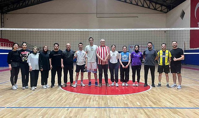 Vezirköprü'de sağlık çalışanları voleybol turnuvası