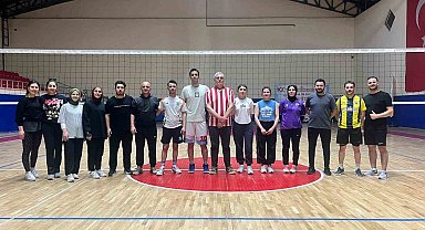 Vezirköprü'de sağlık çalışanları voleybol turnuvası