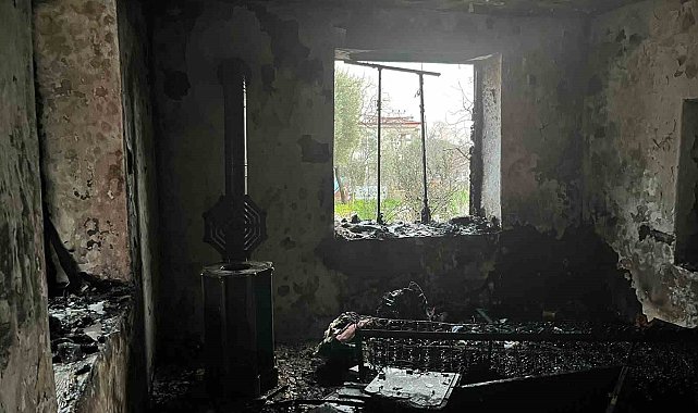 Yangına uykuda yakalanan yaşlı kadın hastaneye kaldırıldı