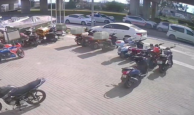 Yayalara yol veren otomobile motosikletle arkadan çarptı: 1 yaralı