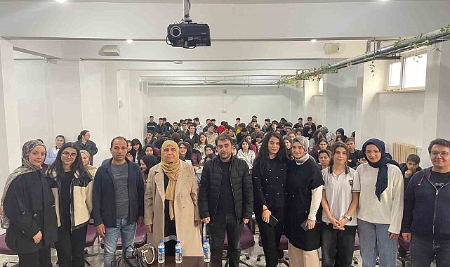 Yazar Naşide Can, Çermik Fen Lisesinde konferans verdi