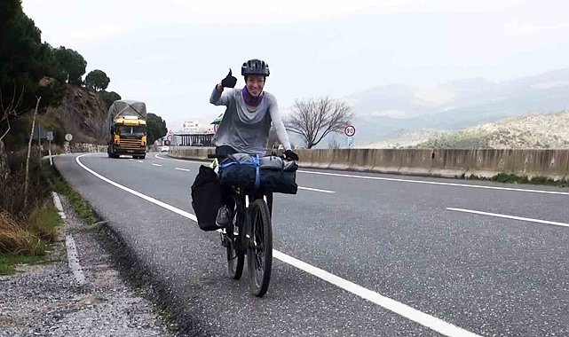 Yeni kültürleri tanımak için Brezilya'dan Çin'e pedal çeviriyor