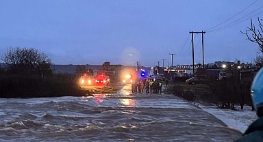 Yunanistan'da sel sularına kapanan sürücü hayatını kaybetti