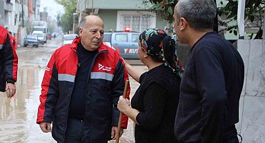 Yüreğir Belediyesi selde mağdur olan vatandaşları yalnız bırakmadı
