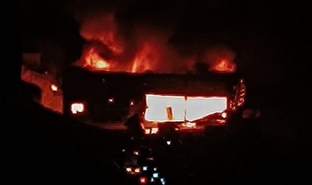 Zeytin ve fıstık işleme fabrikasında korkutan yangın