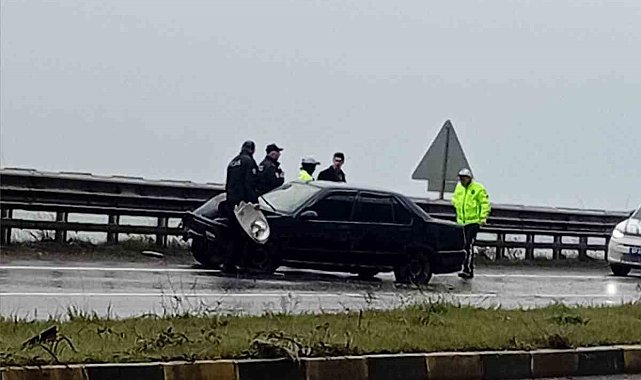 Zonguldak'ta otomobil bariyere çarptı; 1 yaralı