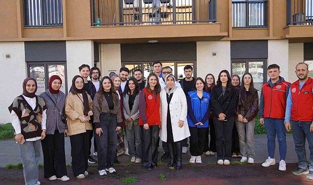 Zonguldak'ta üniversite öğrencileri geleceğe mektup yazdı