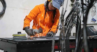 12 metrekarelik dükkandan dünyaya açılan kapı