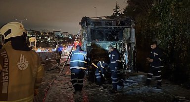 15 Temmuz Şehitler Köprüsü'nde metrobüs alev alev yandı: Yolcular tahliye edildi