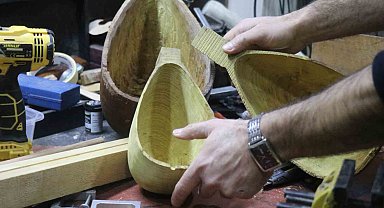 15 yaşında bir tahta parçasıyla başladığı mesleğinde 34 yıldır notalara şekil veriyor