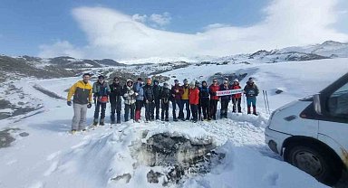 19 kişilik dağcı grubu Ağrı Dağı zirve tırmanışına başladı