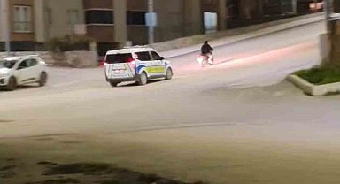 'Dur' ihtarına uymayan motosikletli böyle kaçtı