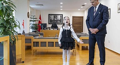 4 yaşından beri İstiklal Marşı'nı ezbere okuyor