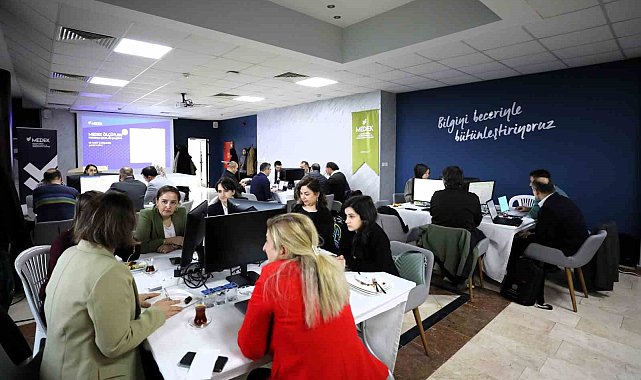 42 uzman ön lisansın geleceği için buluştu
