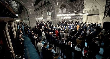 5. Harem-i Şerif'i de bayram namazı kılındı