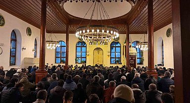700 yıllık Orhan Camii'nde bayram coşkusu