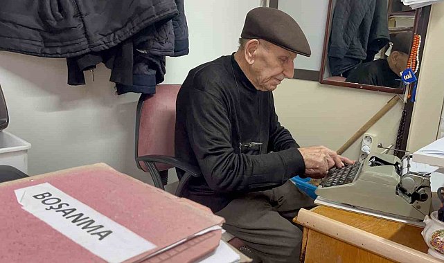 93 yaşındaki arzuhalci mesleğini ilk günkü aşkla sürdürüyor