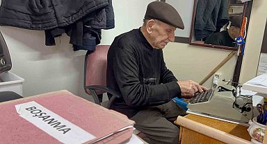 93 yaşındaki arzuhalci mesleğini ilk günkü aşkla sürdürüyor
