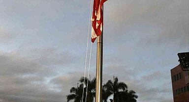 ABD bayrağı, Karakas'taki ABD büyükelçiliğinde 7 yıl aradan sonra ilk kez yeniden göndere çekildi