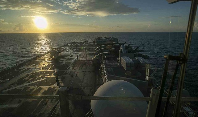 ABD ordusu: "3 bin 500 personel taşıyan amfibi hücum gemisi USS Tripoli Orta Doğu'da"