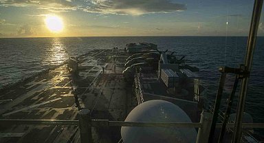 ABD ordusu: "3 bin 500 personel taşıyan amfibi hücum gemisi USS Tripoli Orta Doğu'da"