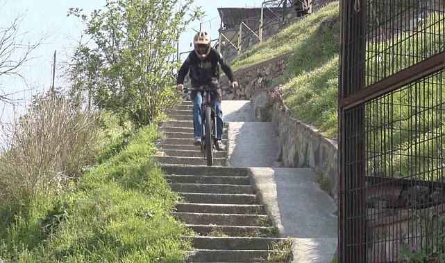 Adrenalin dolu anlar kask kamerasında...Bursalı genç Dünya Şampiyonası'na hazırlanıyor