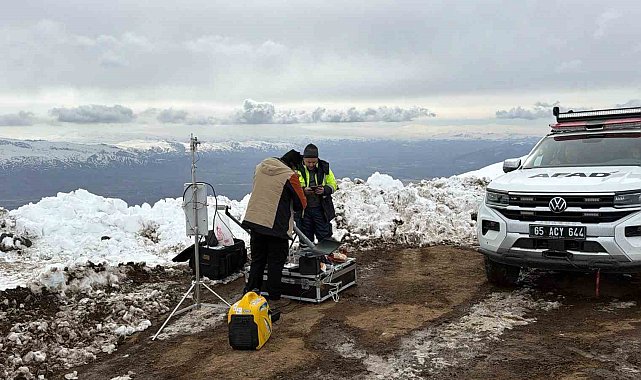 Ağrı Dağı'nda kaybolan dağcıyı arama çalışmaları 3'üncü gününde sürüyor