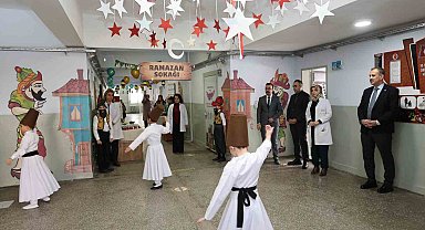 Ağrı Valisi Bozkurt, Ramazan etkinliklerinde öğrencilerle bir araya geldi