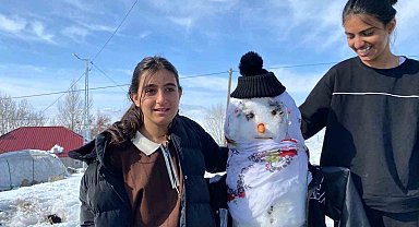 Ağrı'da kardan adamdan gelenek yaşatıldı