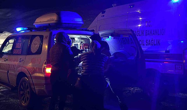 Ağrı'da rahatsızlanan hasta arazi tipi ambulansla hastaneye kaldırıldı