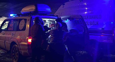 Ağrı'da rahatsızlanan hasta arazi tipi ambulansla hastaneye kaldırıldı