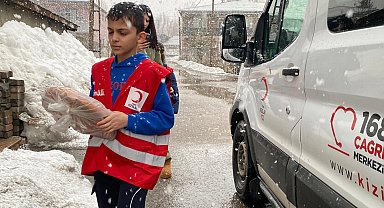 Ağrı'da Kızılay'dan gönülleri ısıtan pide dağıtımı