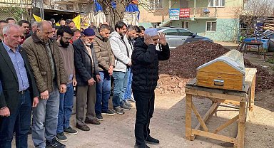 Ahşap evdeki yangında hayatını kaybeden bedensel engelli kişi toprağa verildi