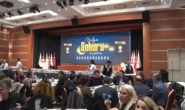 AK Parti İstanbul İl Başkanlığı'nda basın mensupları için sahur programı düzenlendi
