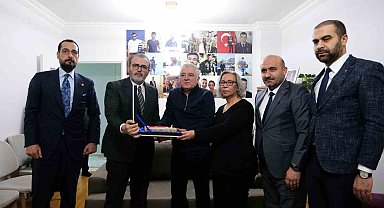 AK Parti MKYK Üyesi Ünal, şehit ailesinin misafiri oldu