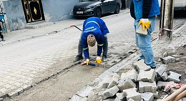 Akdeniz'de yol ve kaldırımlar yenileniyor