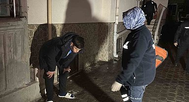 Aksaray'da apartmanda yangın paniği: 6 kişi dumandan etkilendi