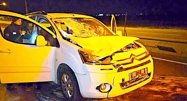 Aksaray'da hafif ticari araç yayaya çarptı: 1'i ağır 2 yaralı