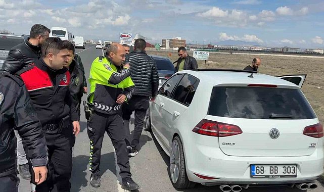 Aksaray'da nefes kesen şüpheli polis kovalamacası kamerada: 3 gözaltı