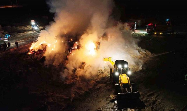 Aksaray'da tonlarca saman balyası alev alev yandı: o anlar dron kamerasında