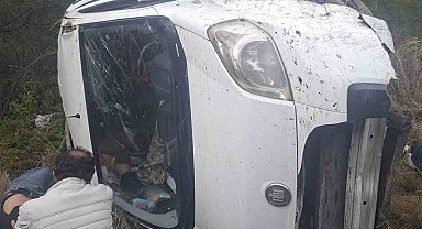 Akseki-Manavgat Karayolunda hafif ticari araç şarampole devrildi: 1'i ağır 6 yaralı