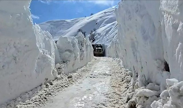 Aktoprak yolundaki çığ temizlendi
