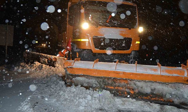 Alacabel'de yağmur kara döndü, kar kalınlığı 5 santime ulaştı