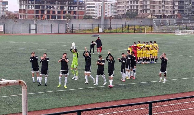 Alaşehir Belediyespor evinde yıkıldı
