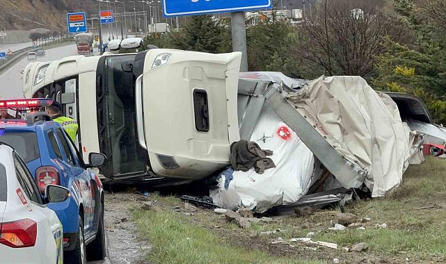Almanya'dan Türkmenistan'a giden tır Samsun'da devrildi: 1 yaralı